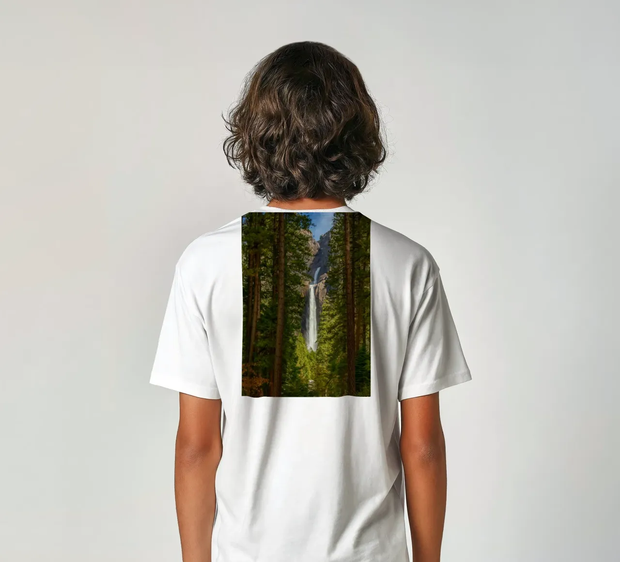 vue d'une cascade dans la forêt t-shirt enfant de PASMING