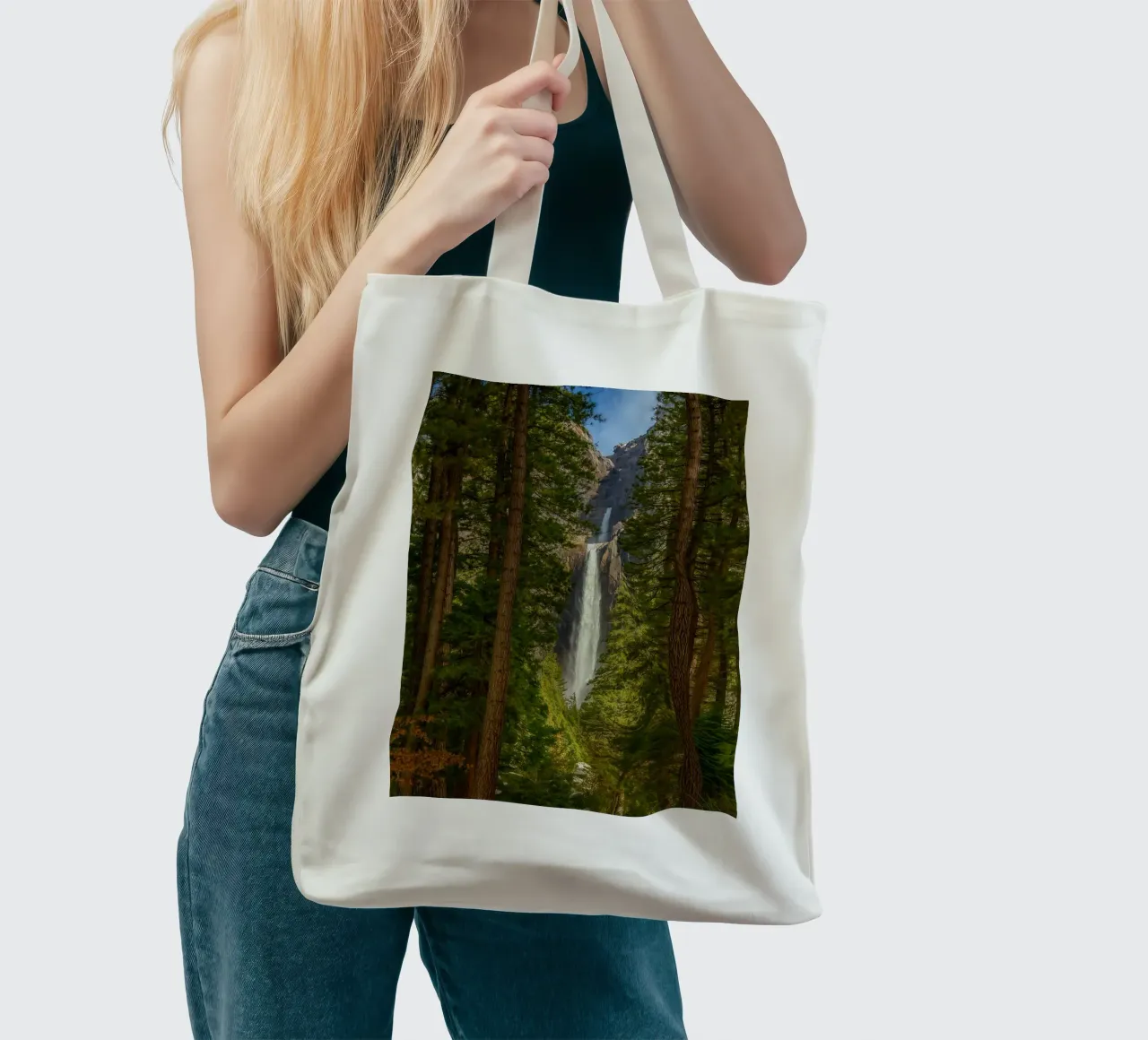 vue d'une cascade dans la forêt tote bag de PASMING