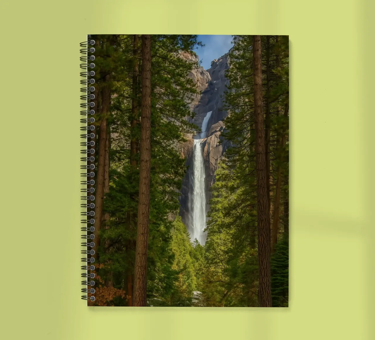 vue d'une cascade dans la forêt carnet à spirale de PASMING