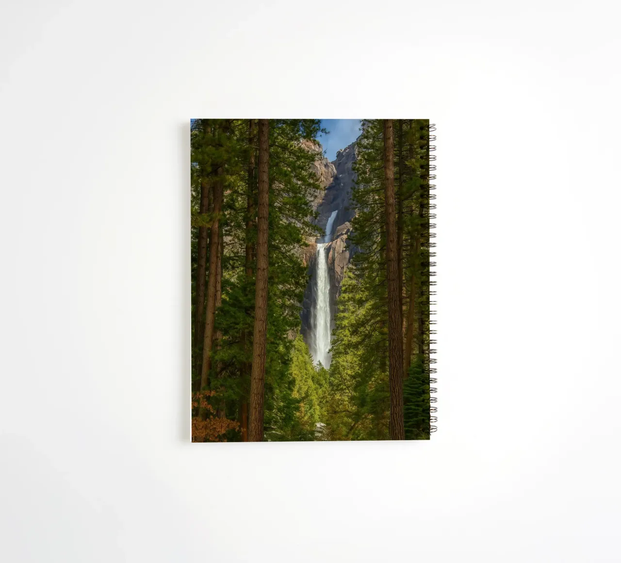 vue d'une cascade dans la forêt carnet à spirale de PASMING