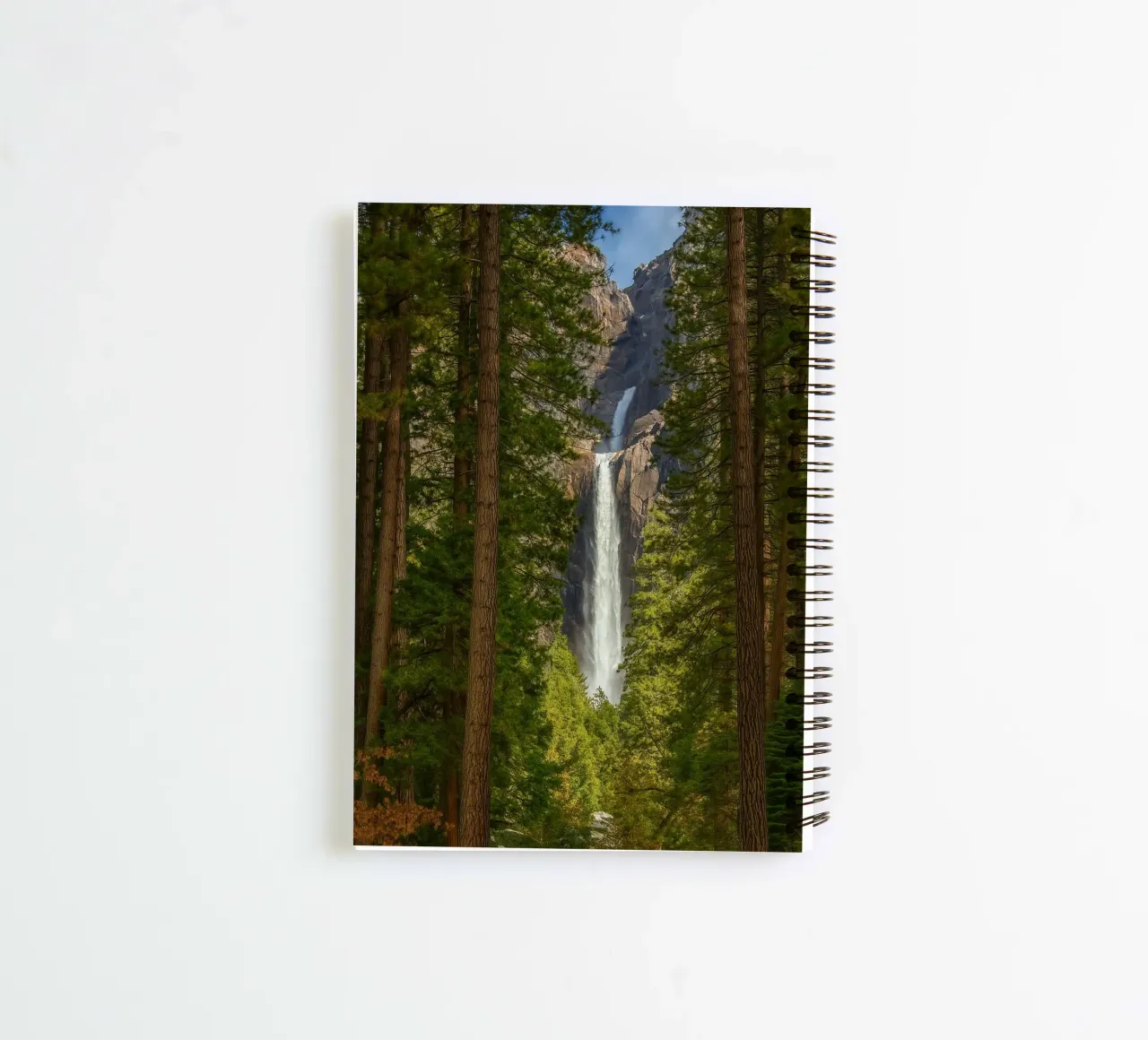 vue d'une cascade dans la forêt carnet à spirale de PASMING