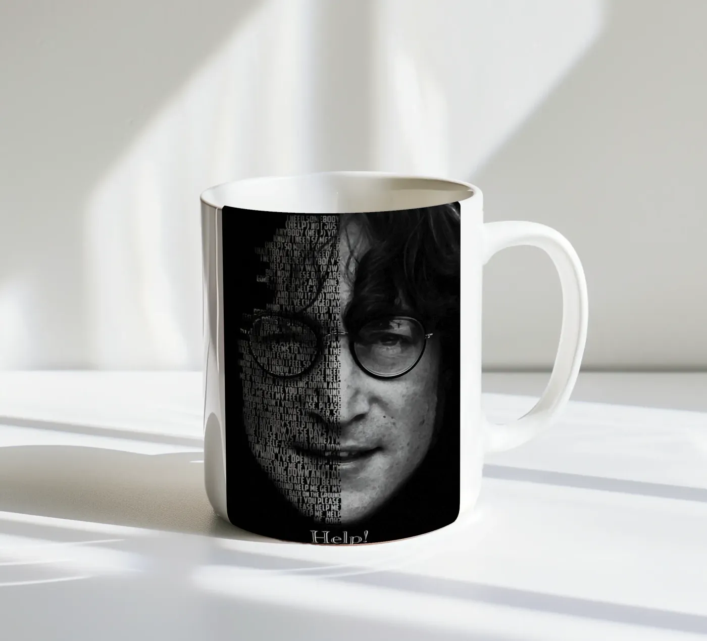 Help! mug en céramique de Gunawan Rb