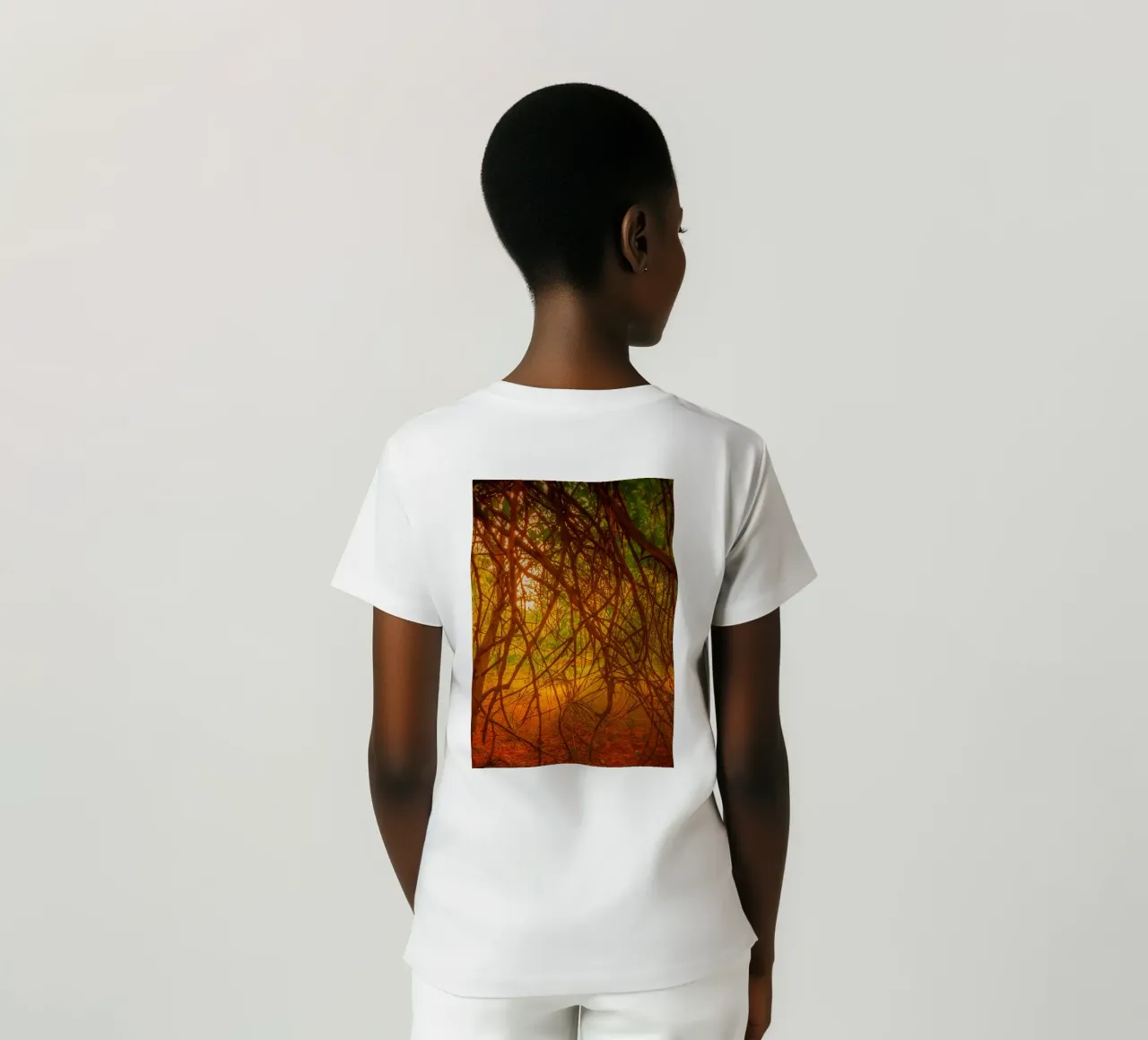 bis zum Boden herabhängende Äste T-Shirt von PASMING