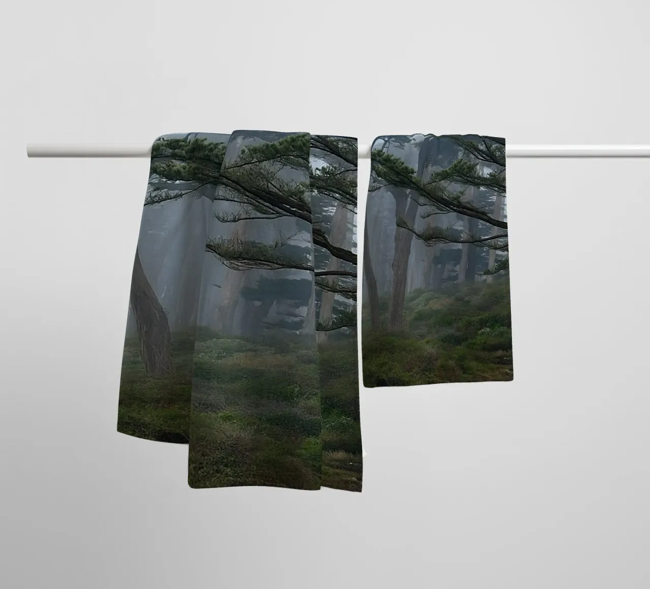 alberi ai margini della foresta asciugamano da bagno da PASMING