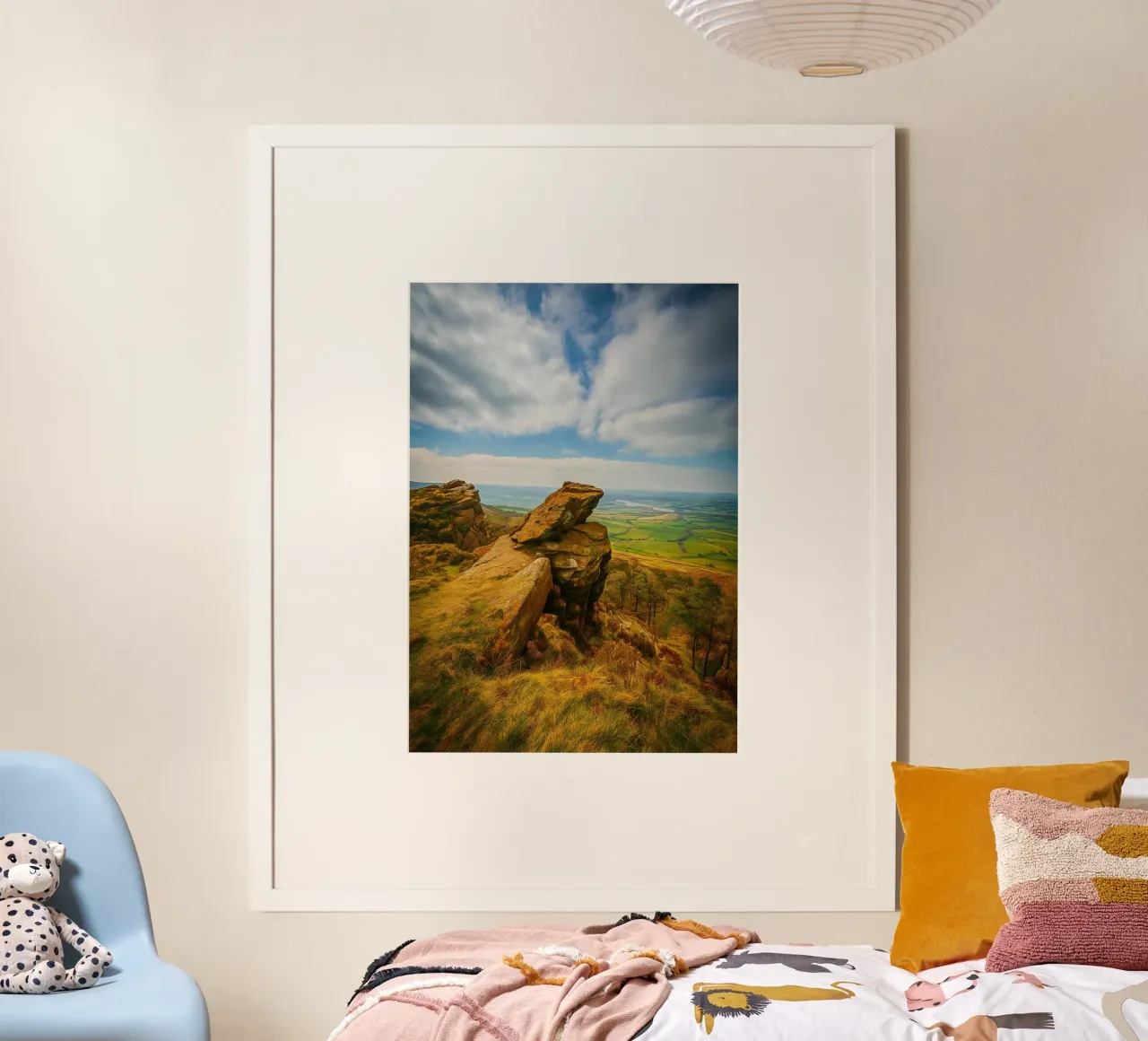 vista dalla cima della collina rocciosa poster da PASMING