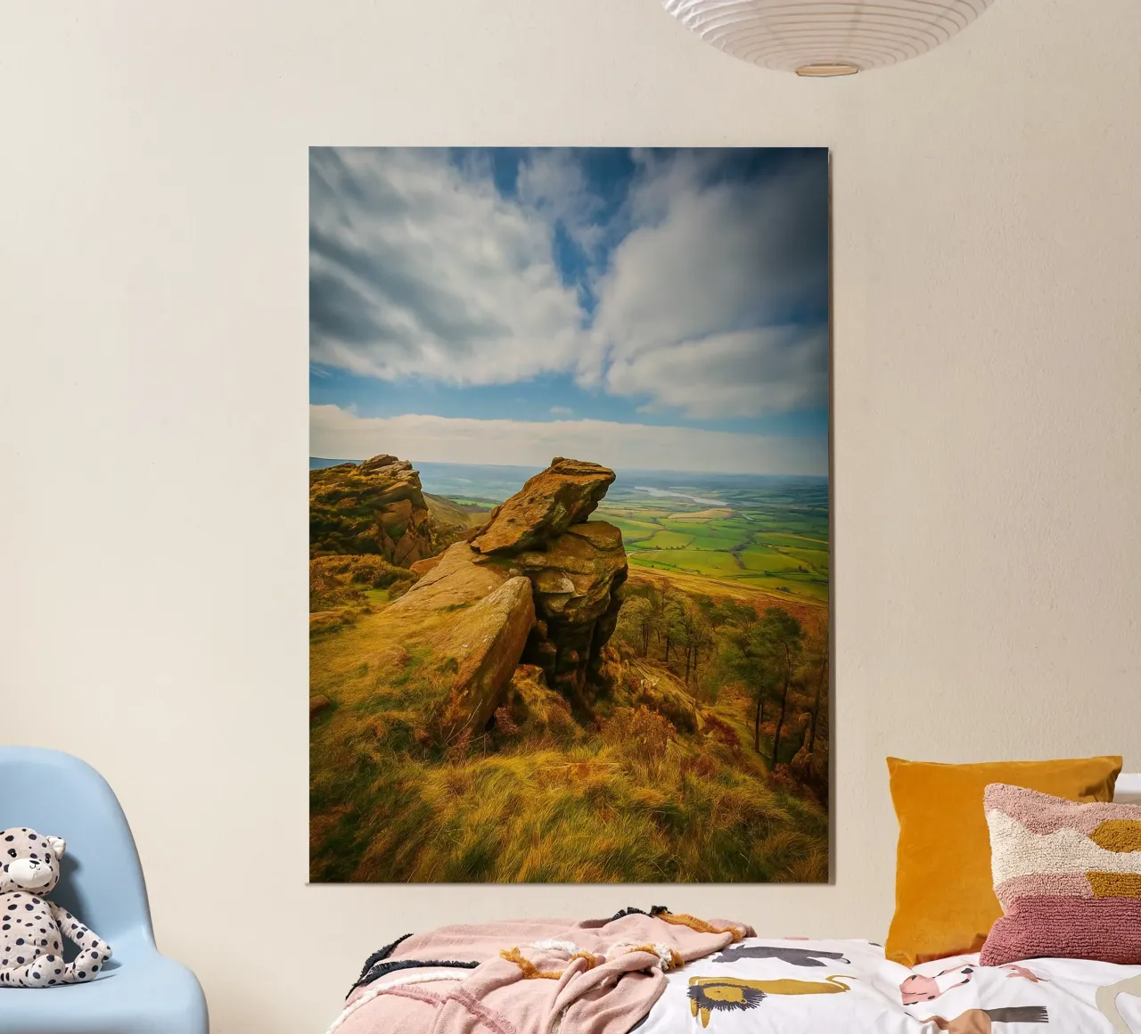 vista dalla cima della collina rocciosa poster da PASMING