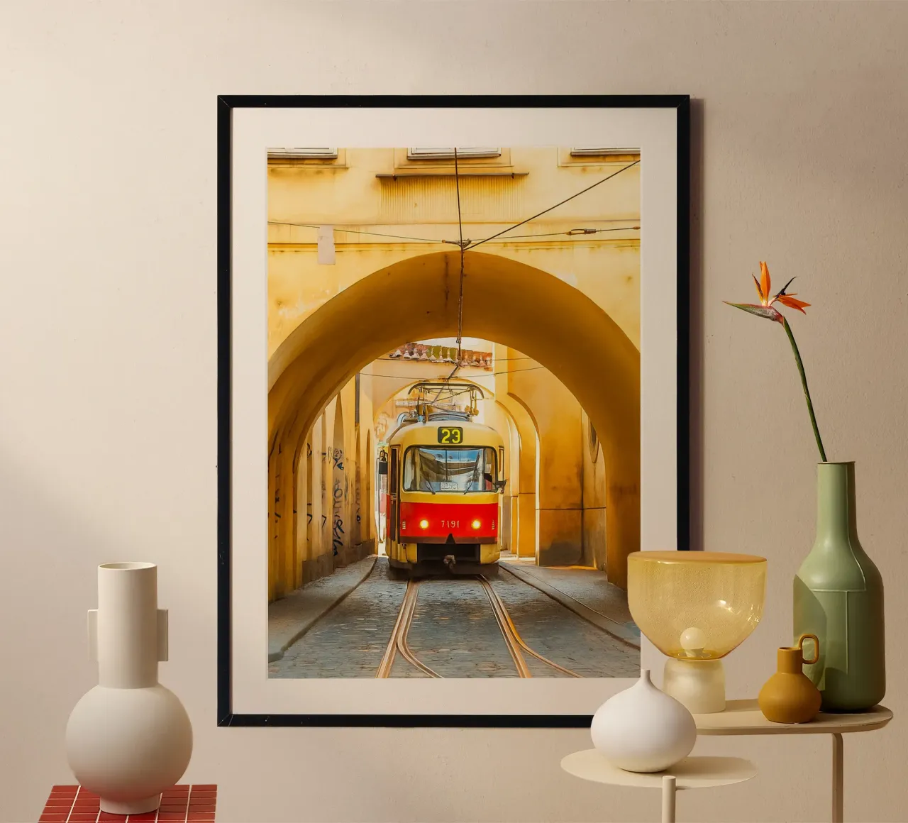 tunnel del tram d'epoca in città poster da PASMING