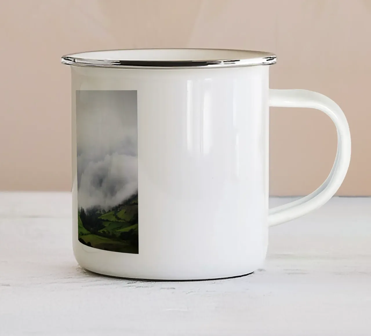 Wolkenmeer über Nano, Ecuador Emaille Tasse von atmospheric pictures