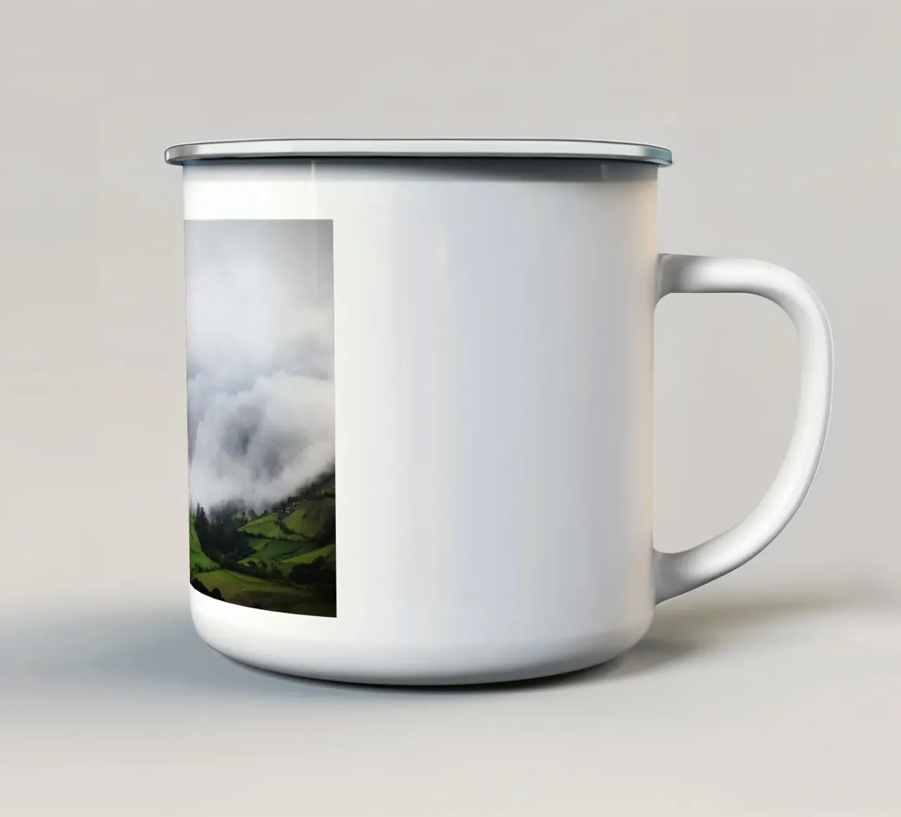 Wolkenmeer über Nano, Ecuador Emaille Tasse von atmospheric pictures