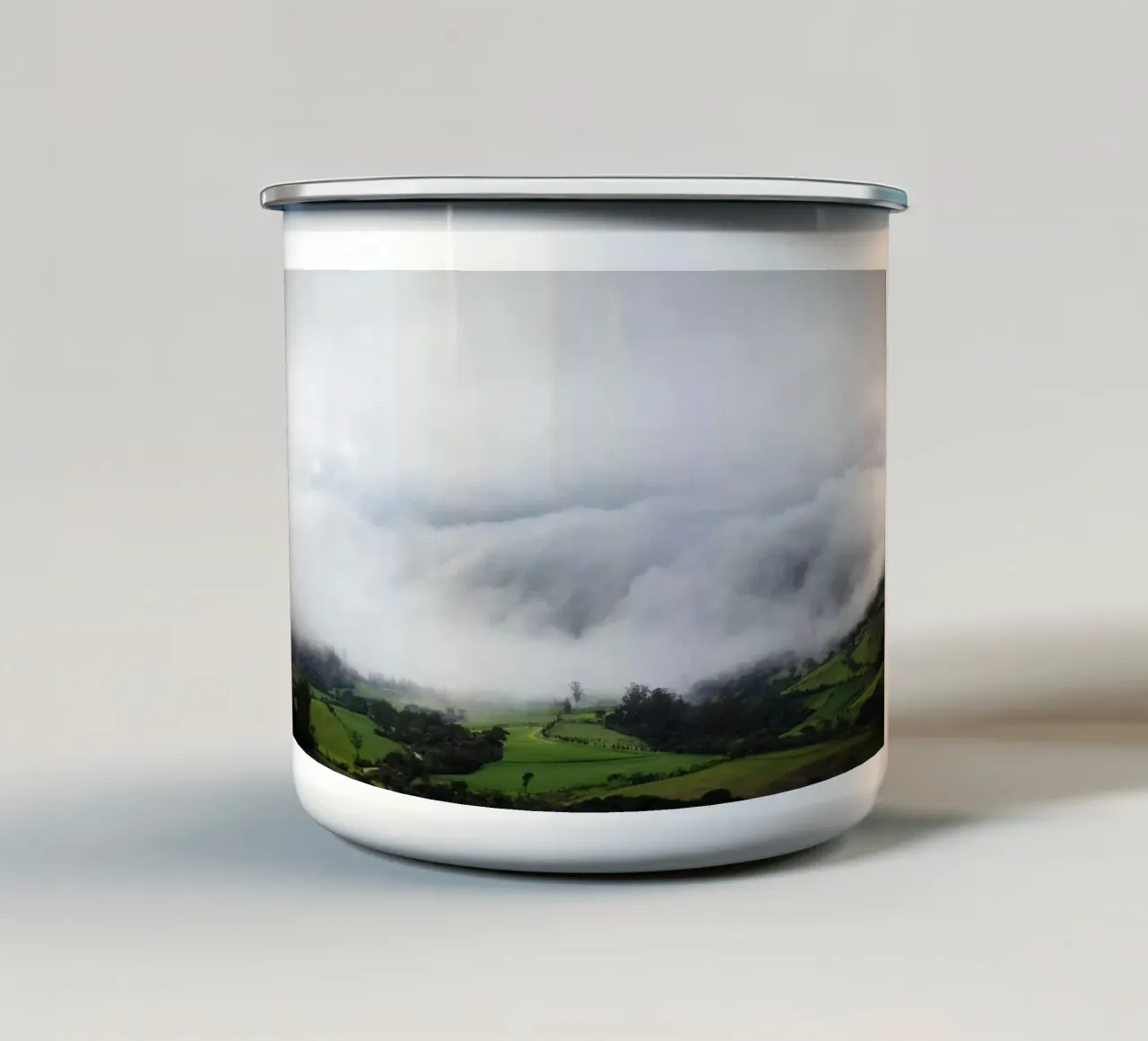 Wolkenmeer über Nano, Ecuador Emaille Tasse von atmospheric pictures