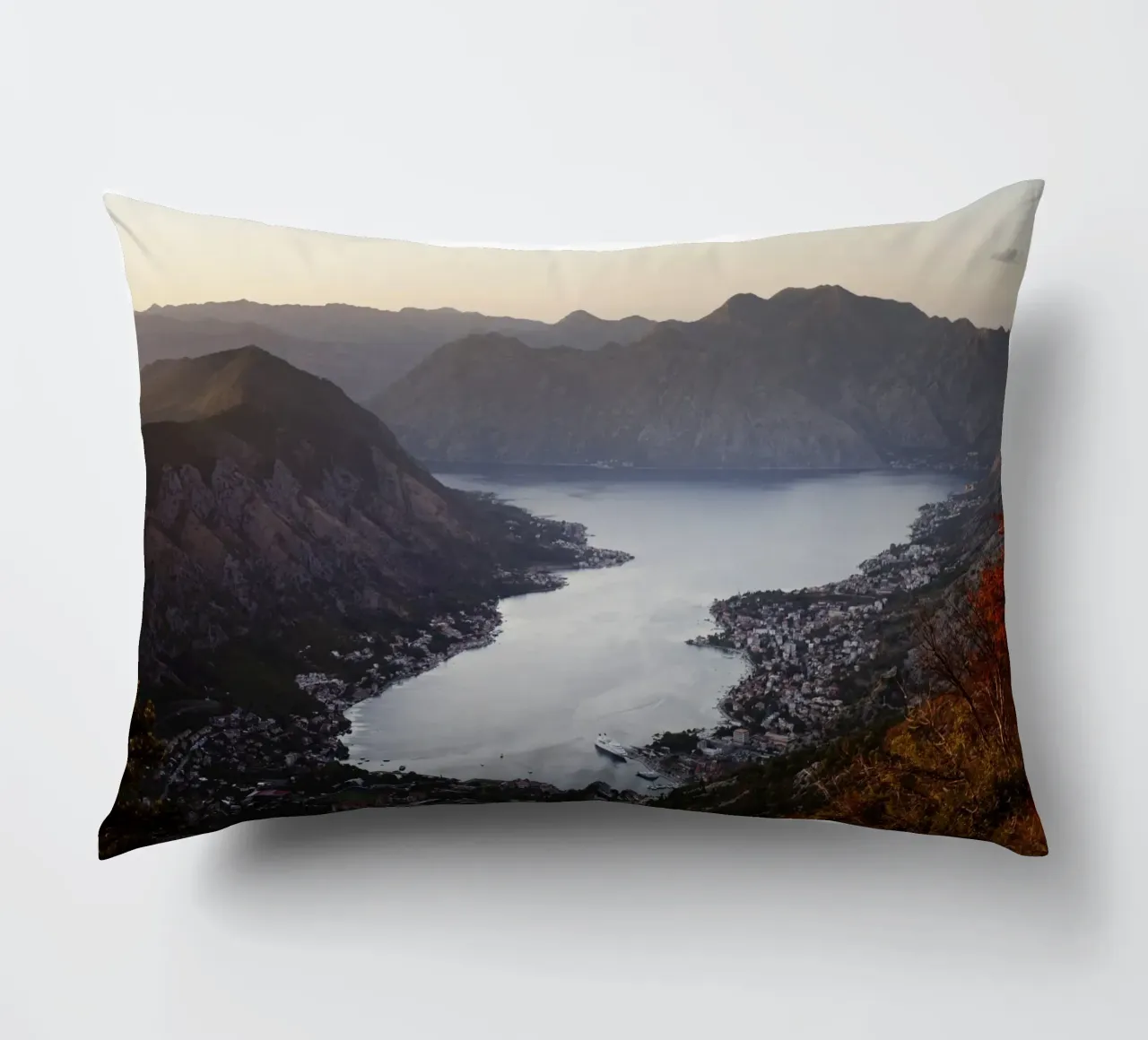 Baia di Kotor, Montenegro cuscino da art picture