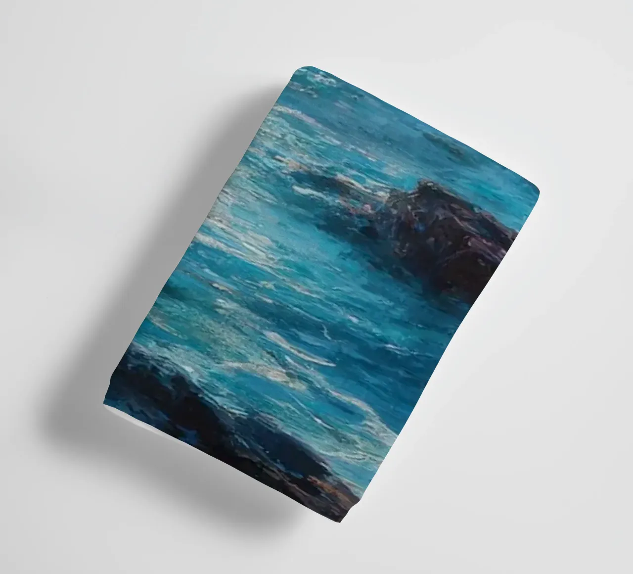 Paesaggio marino con scogliere nebbiose asciugamano da bagno da Artbyvo