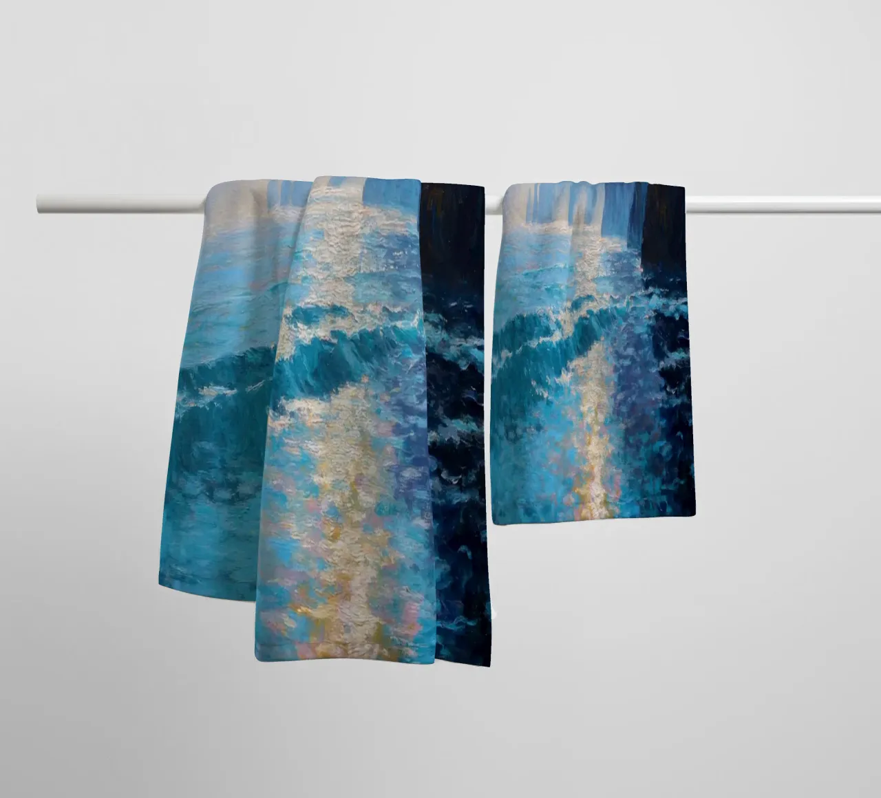 Luce del mattino sul mare asciugamano da bagno da Artbyvo