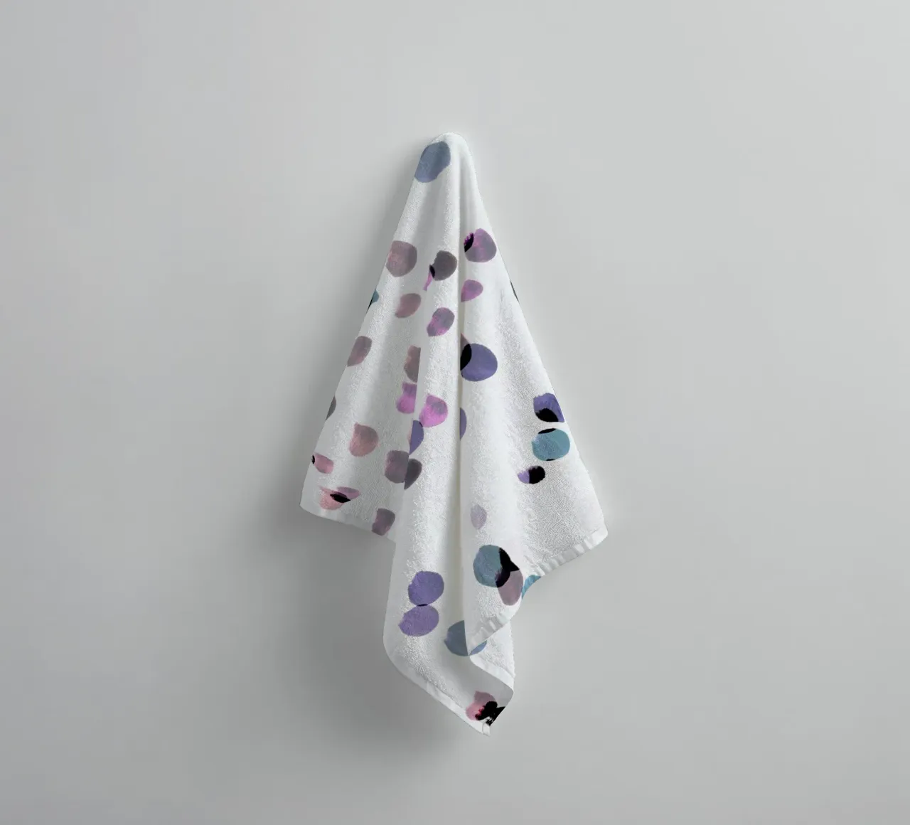 Painted Dots 1 asciugamano da bagno da IRIS LEHNHARDT FINE ART