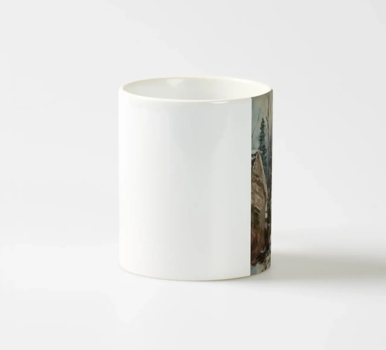 Mattine d'inverno in paese: strade tranquille e guglie della chiesa tazza in ceramica da Cozy Vibes