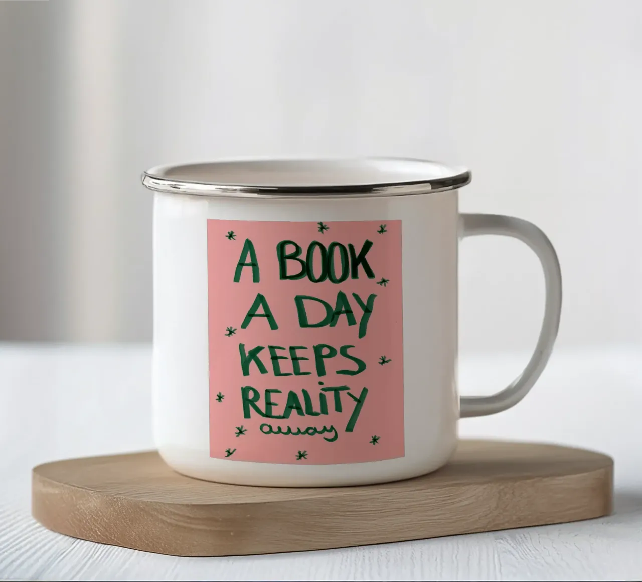 A book a day keeps reality away tazza in smalto da Hej Ibiza by Ute Arnold