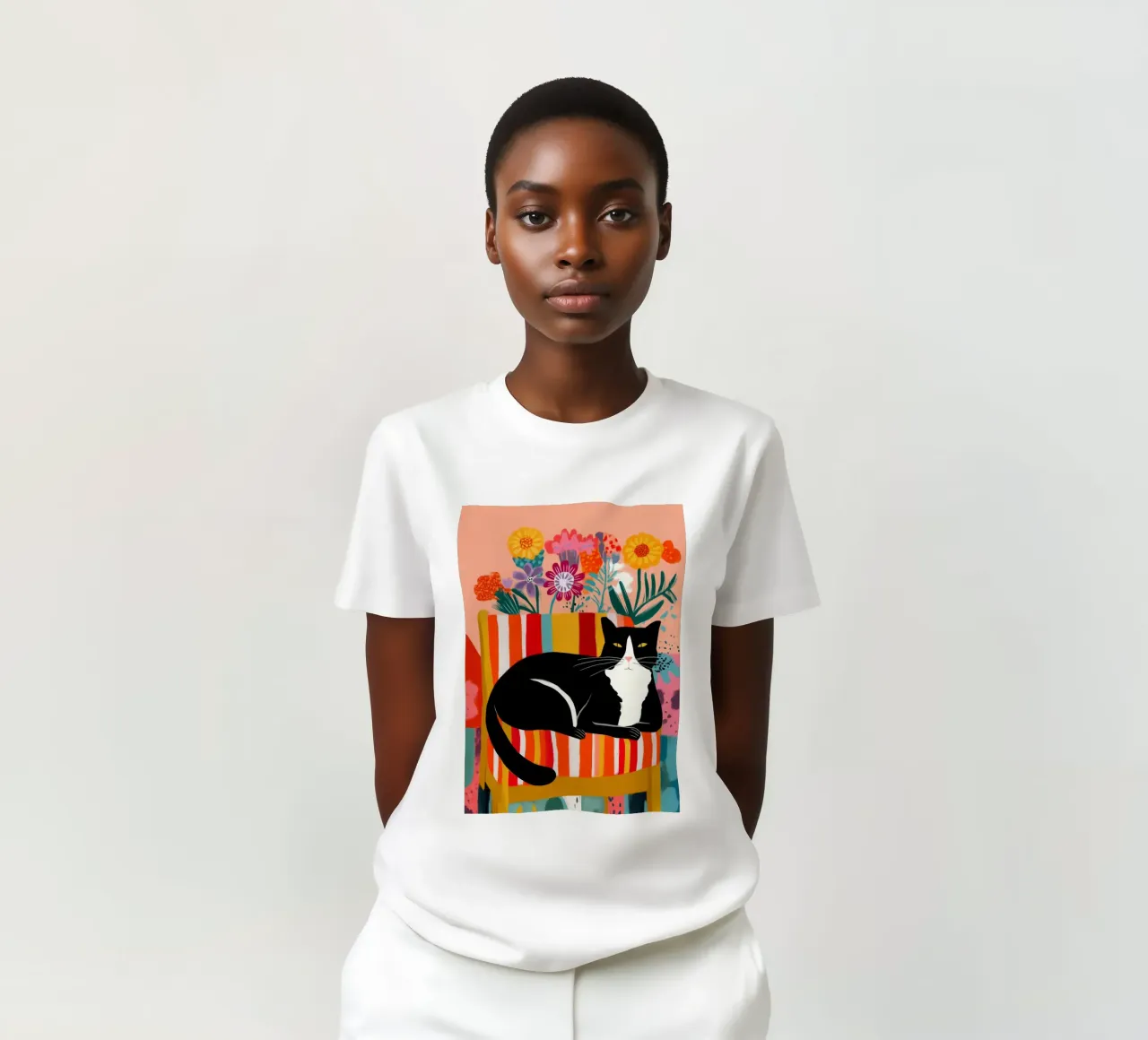 Lazy Afternoon - Cat Among Flowers t-shirt da Luca