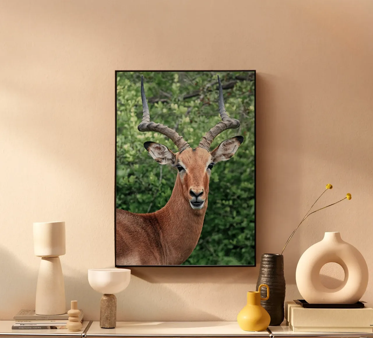 Un'impressionante antilope con corna impressionanti plexiglass da The Herringstore
