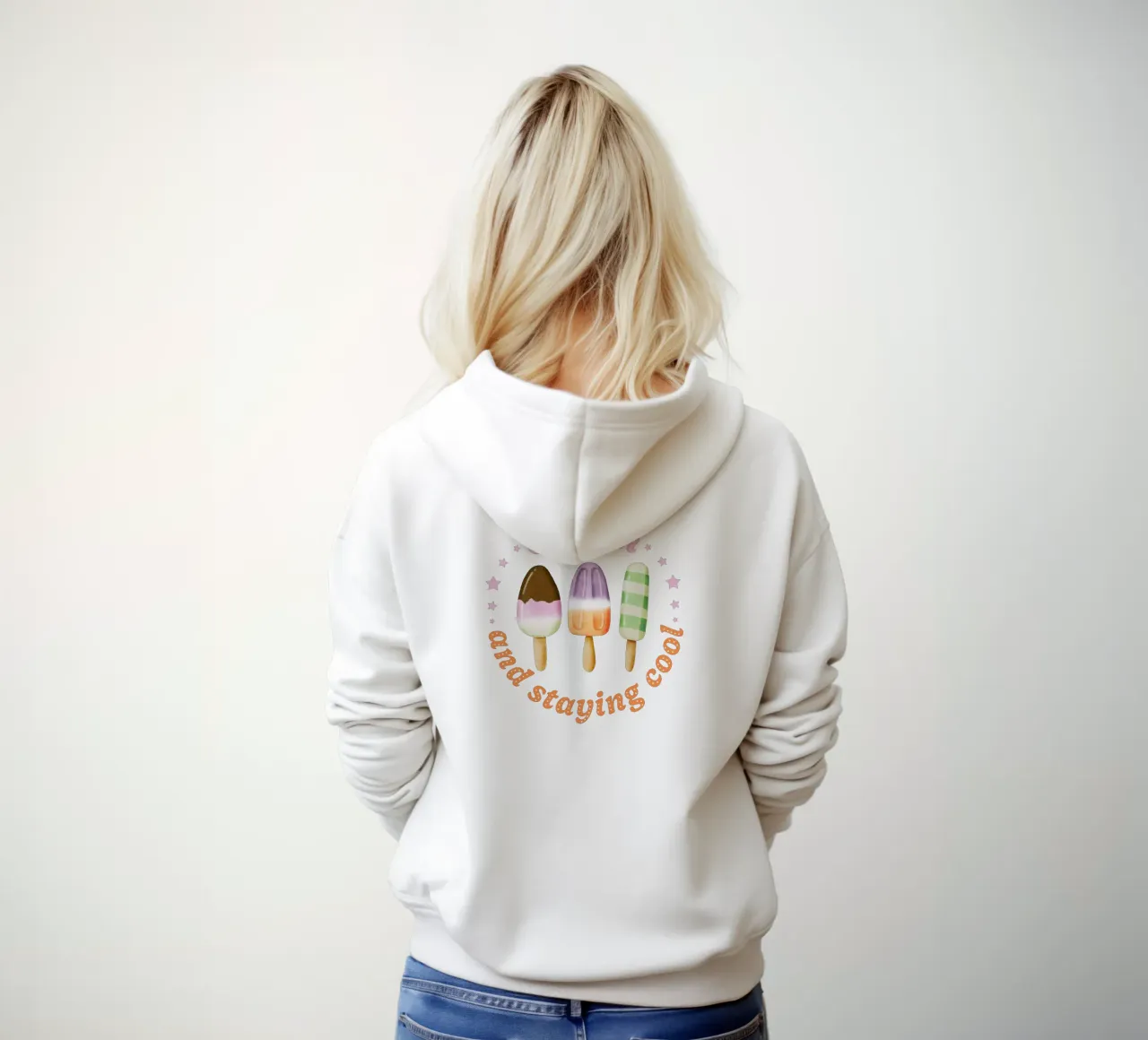 Stare al fresco. Sommer und Eis. felpa con cappuccio da CalliLetters