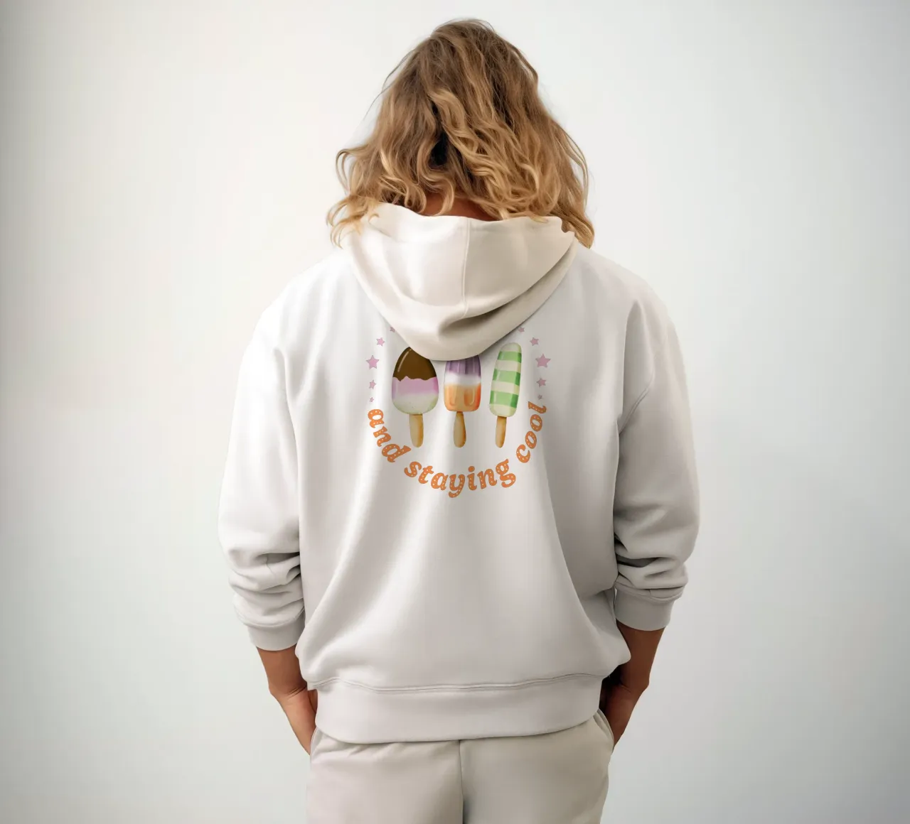 Stare al fresco. Sommer und Eis. felpa con cappuccio da CalliLetters