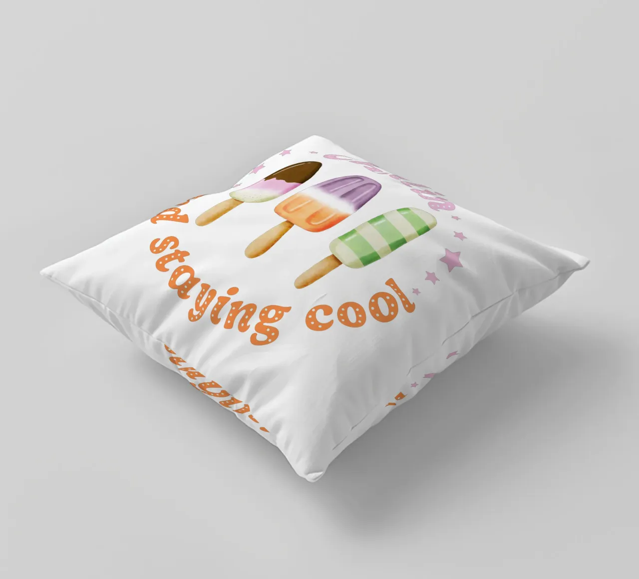 Stare al fresco. Sommer und Eis. cuscino da CalliLetters