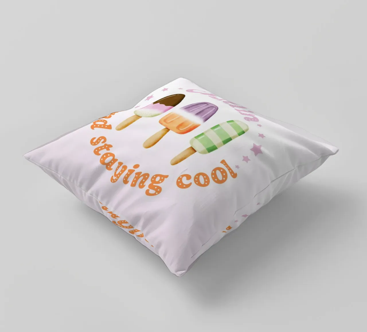 Stare al fresco. Sommer und Eis. cuscino da CalliLetters