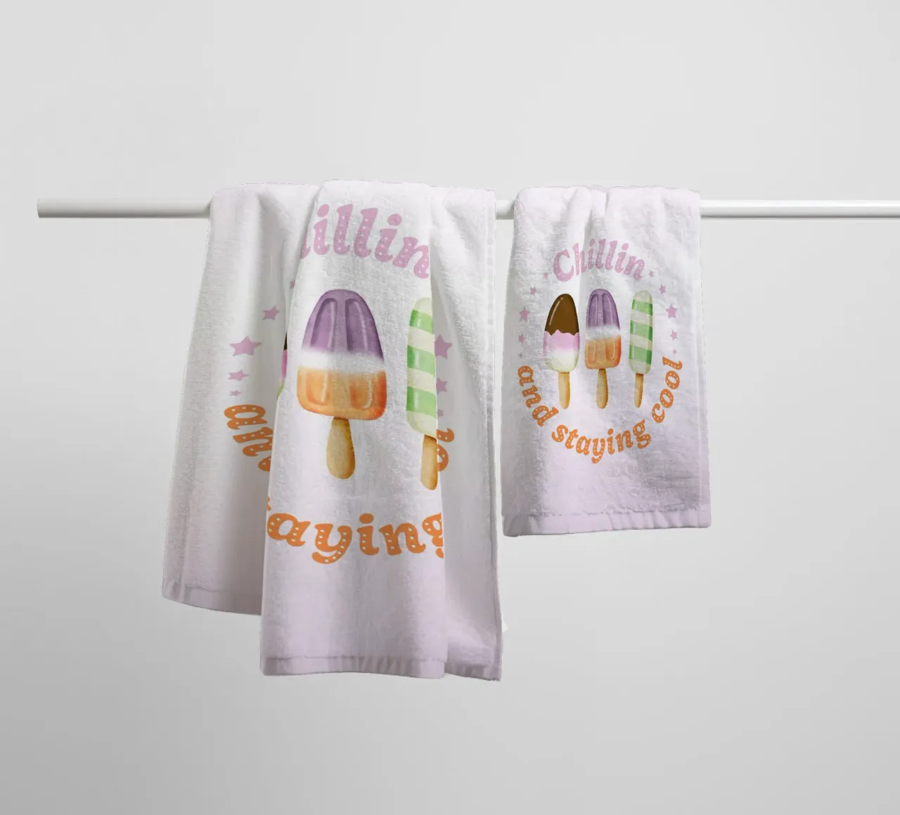 Stare al fresco. Sommer und Eis. asciugamano da bagno da CalliLetters