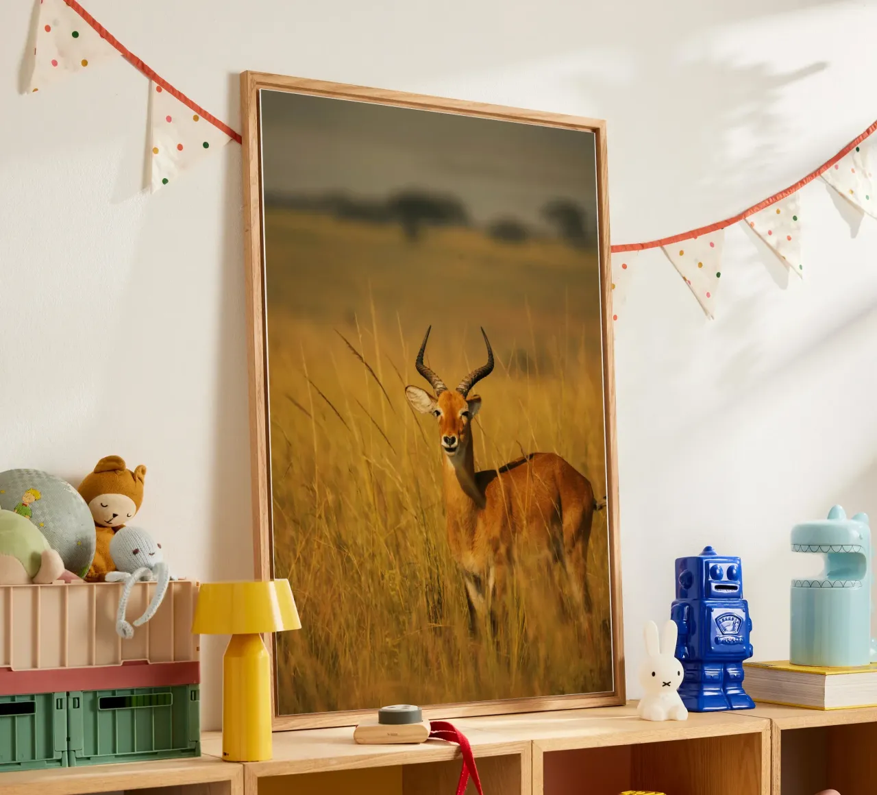 Antilope in piedi tra l'erba alta plexiglass da The Herringstore