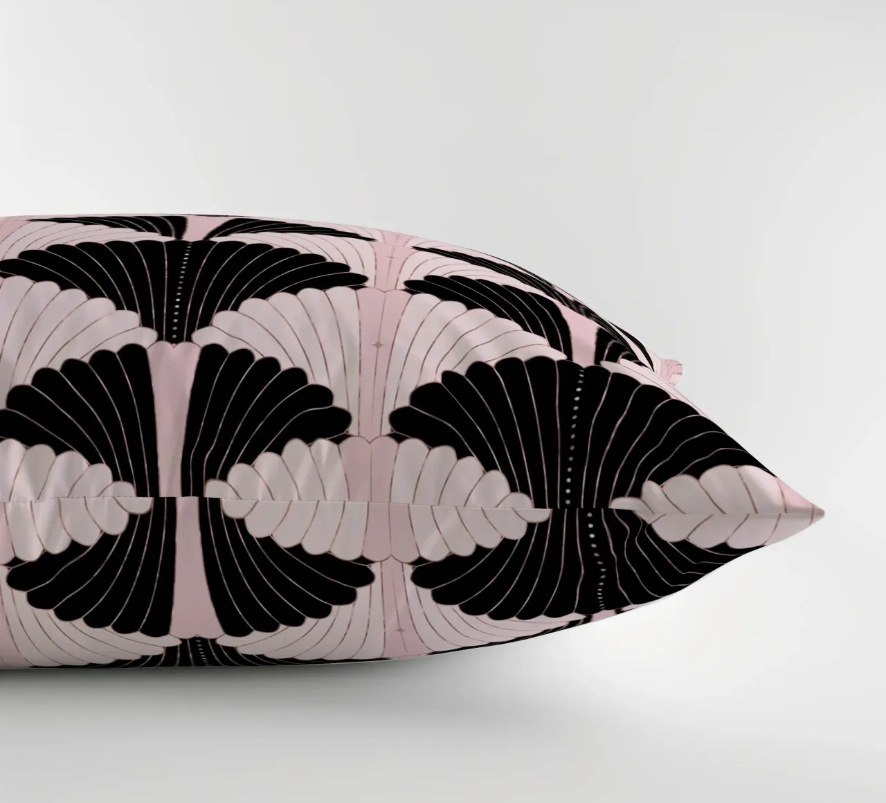 Motivo Art Déco in nero e rosa chiaro con riflessi dorati cuscino da CalliLetters