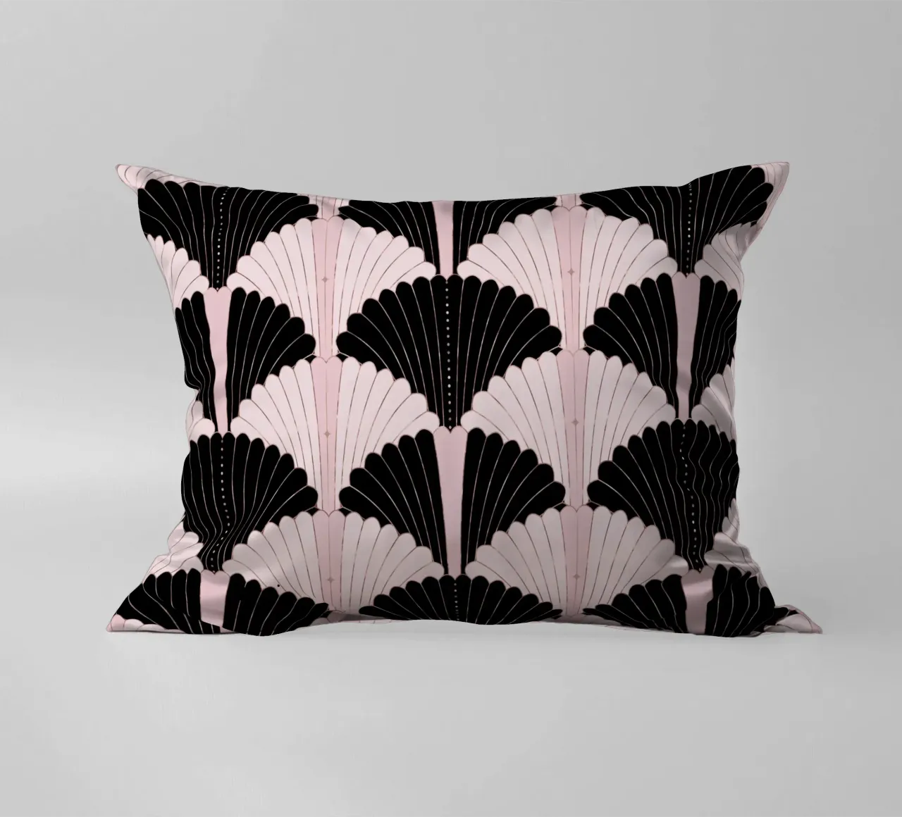 Motivo Art Déco in nero e rosa chiaro con riflessi dorati cuscino da CalliLetters