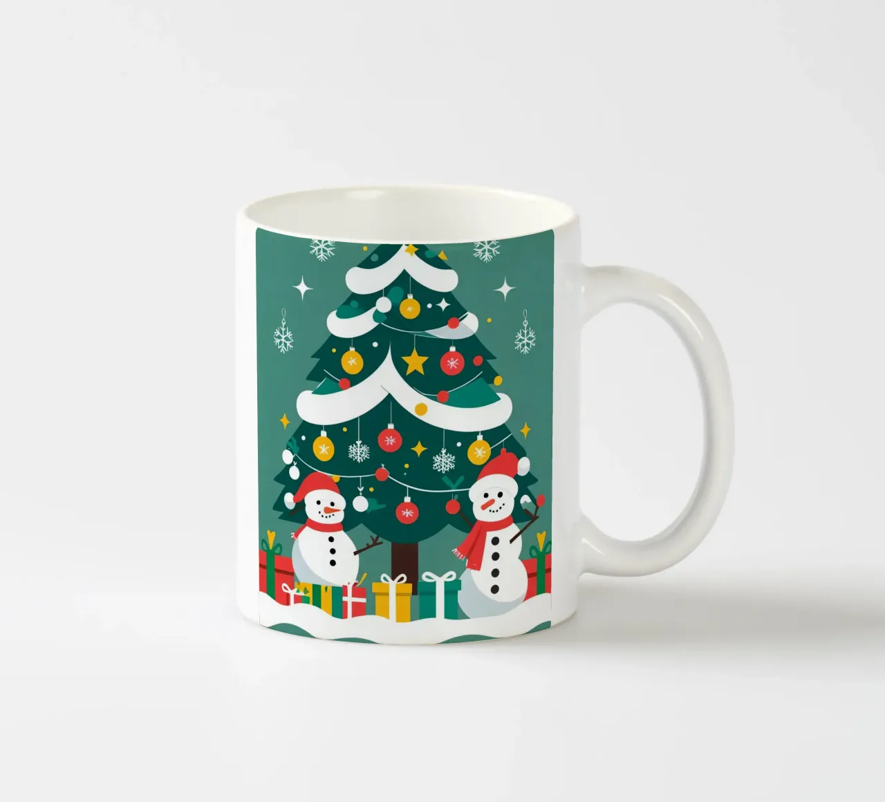 Albero di Natale con pupazzi di neve e regali tazza in ceramica da DesignDoodle