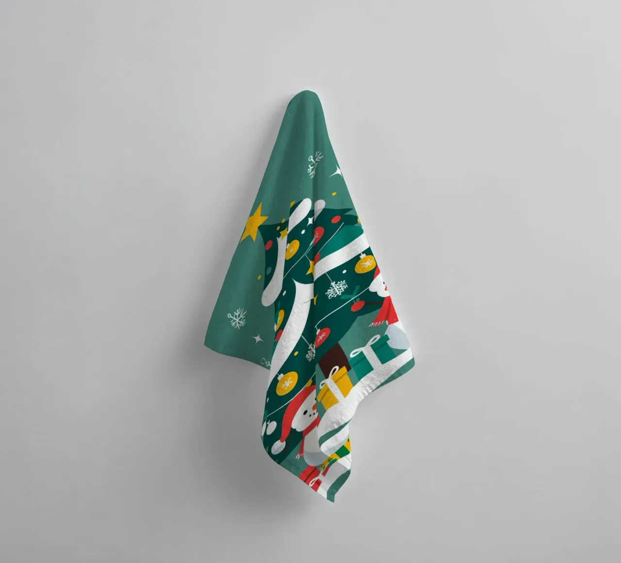 Albero di Natale con pupazzi di neve e regali asciugamano da bagno da DesignDoodle