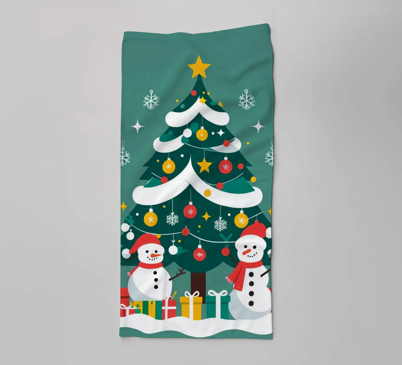 Albero di Natale con pupazzi di neve e regali asciugamano da bagno da DesignDoodle