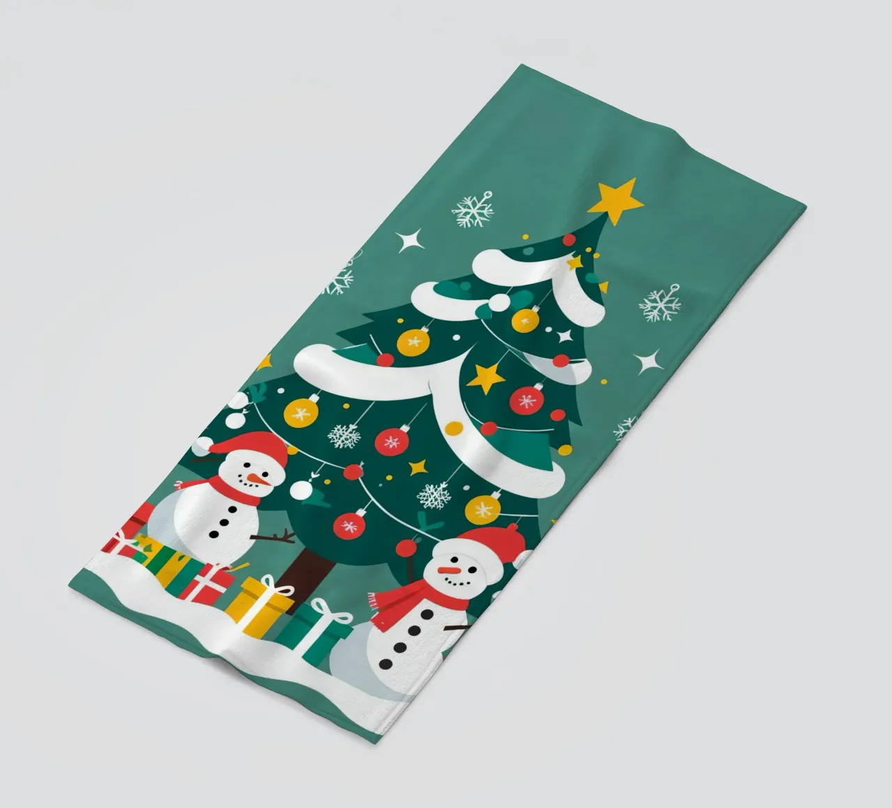 Albero di Natale con pupazzi di neve e regali telo mare da DesignDoodle