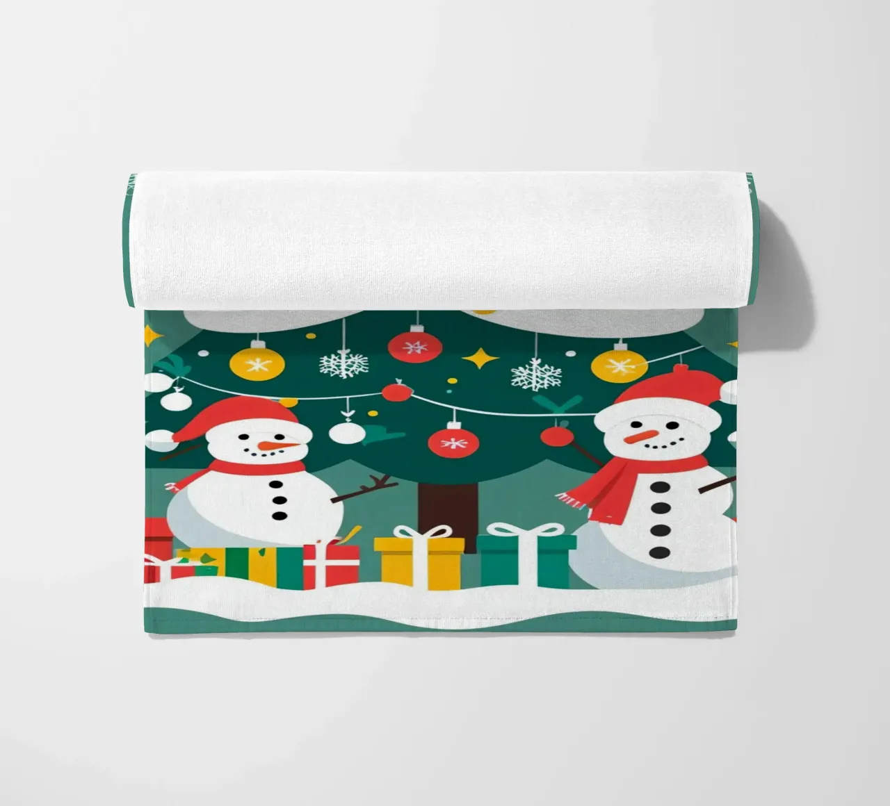 Albero di Natale con pupazzi di neve e regali telo mare da DesignDoodle