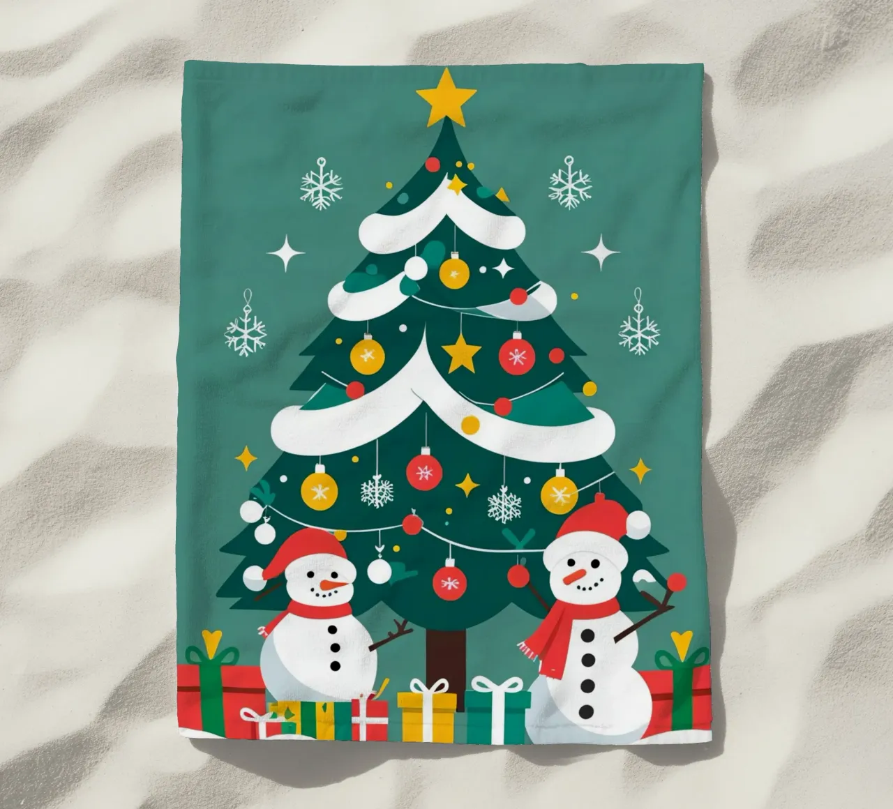 Albero di Natale con pupazzi di neve e regali telo mare da DesignDoodle