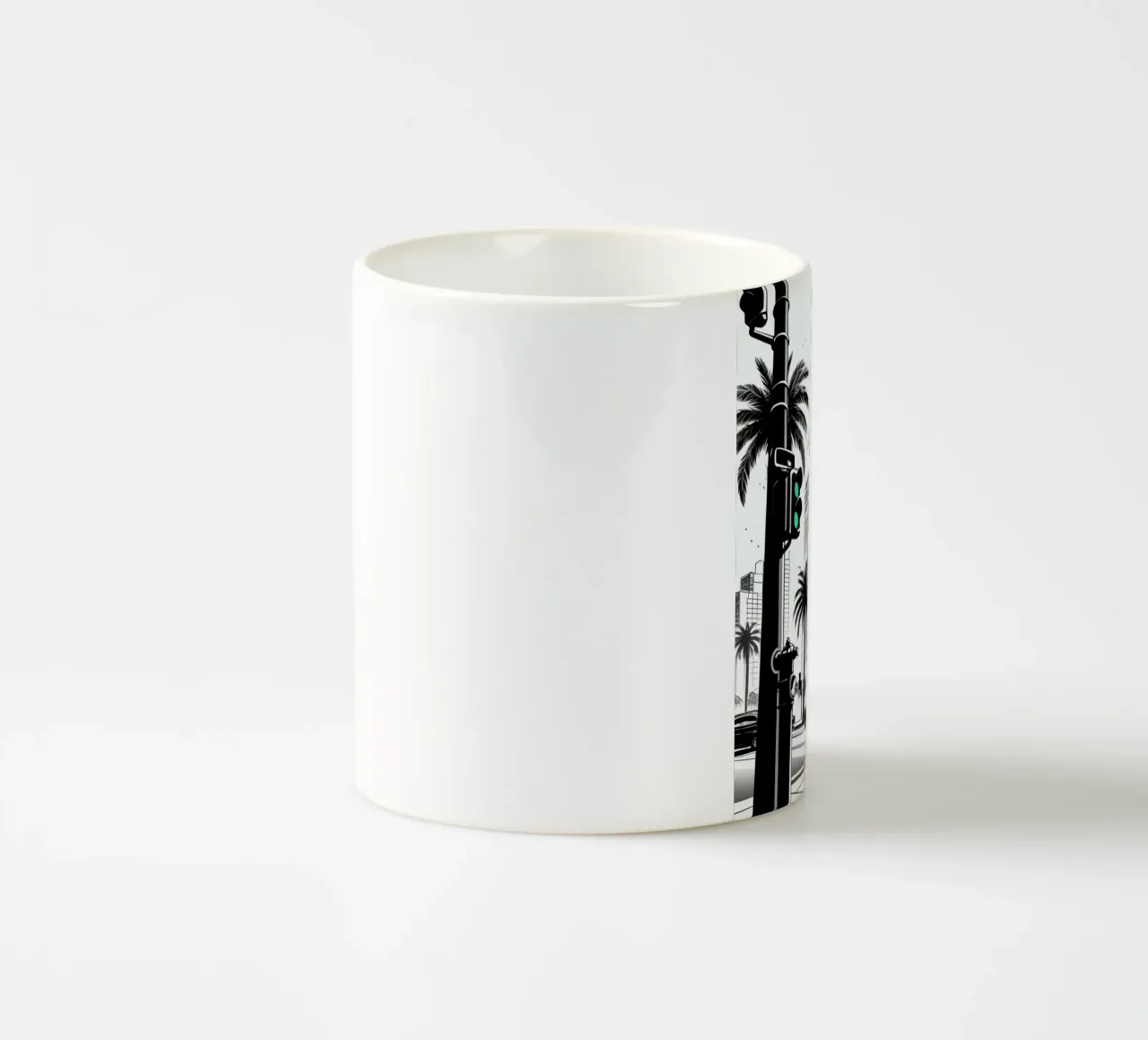 Intersezione di una strada cittadina con palme ed edifici tazza in ceramica da DesignDoodle
