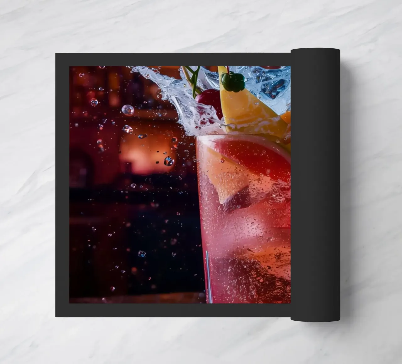 Cocktail splash con guarnizione di frutta e ghiaccio zerbino da DesignDoodle