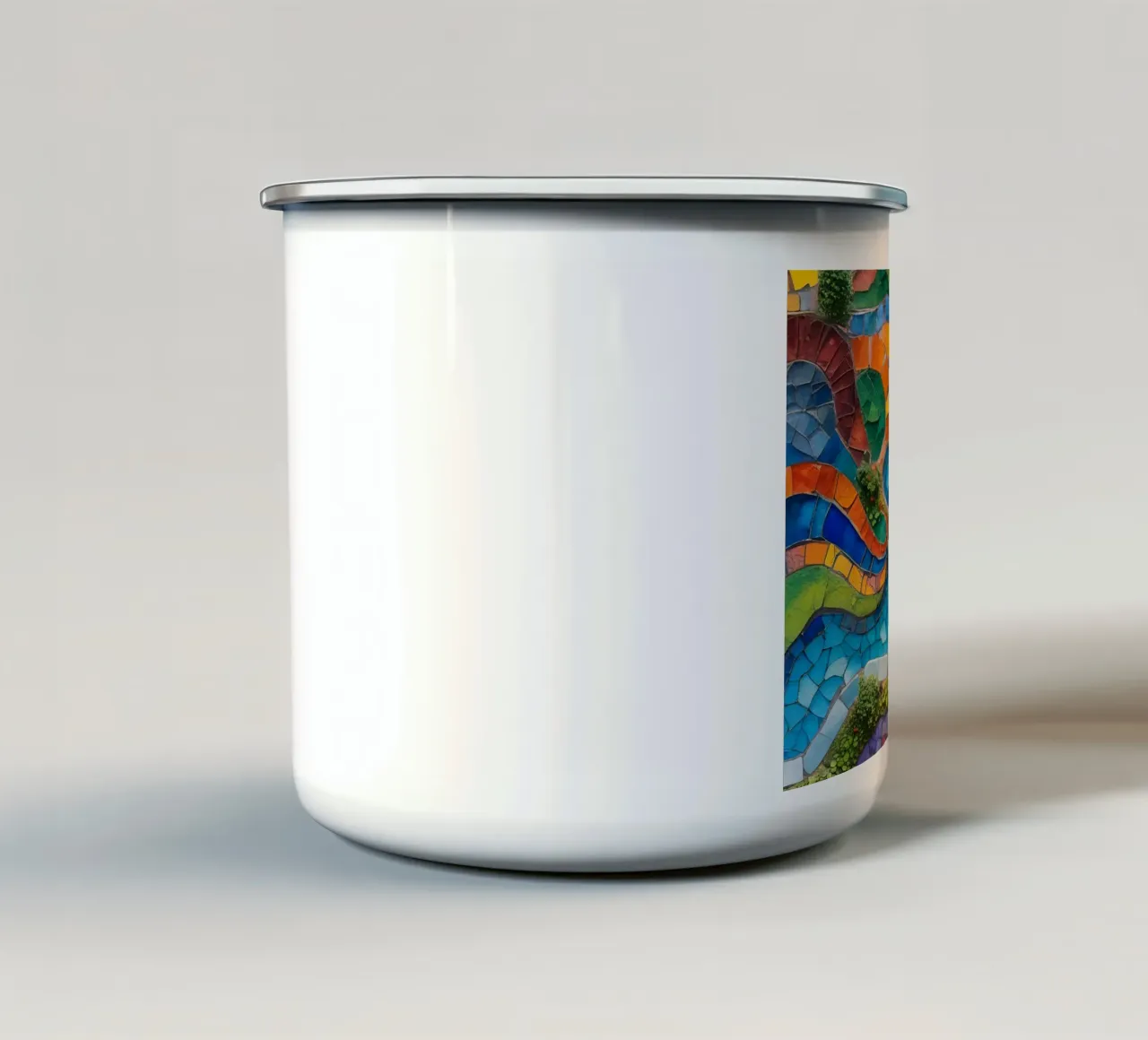 Mosaico colorato con forme organiche e verde tazza in smalto da DesignDoodle