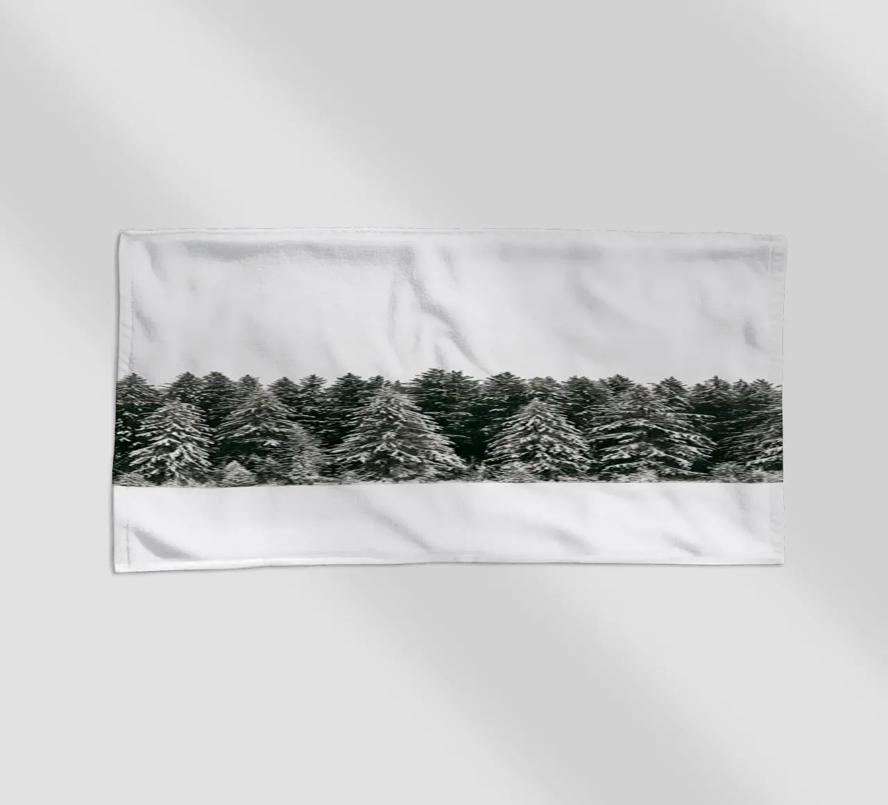 Foresta invernale minimale - neve e abeti Photo Art telo mare da ChristmasMooodz