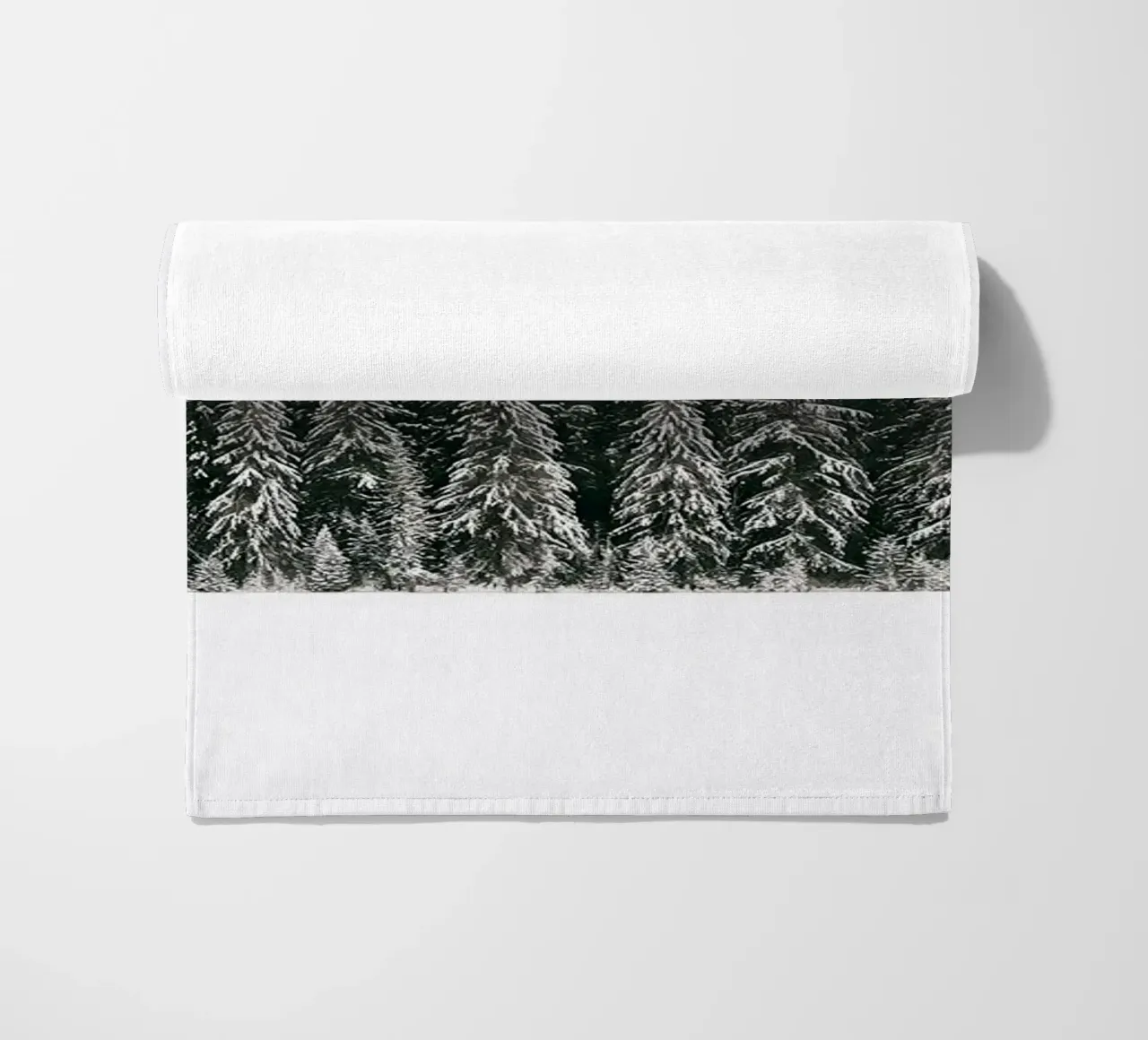 Foresta invernale minimale - neve e abeti Photo Art telo mare da ChristmasMooodz
