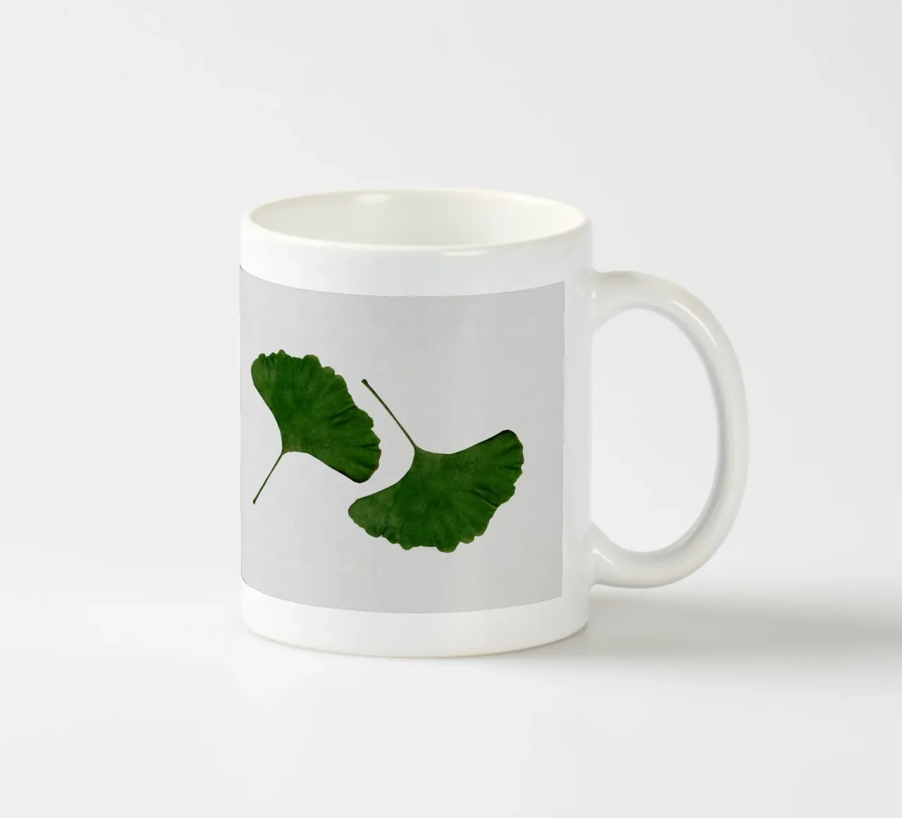 Foglia di ginkgo II tazza in ceramica da Orara Studio