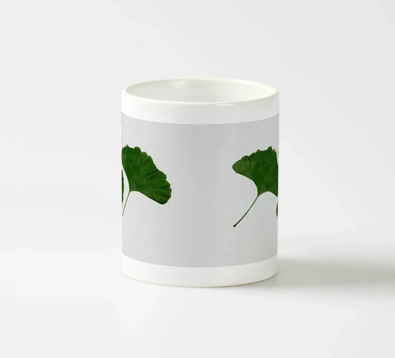 Foglia di ginkgo II tazza in ceramica da Orara Studio