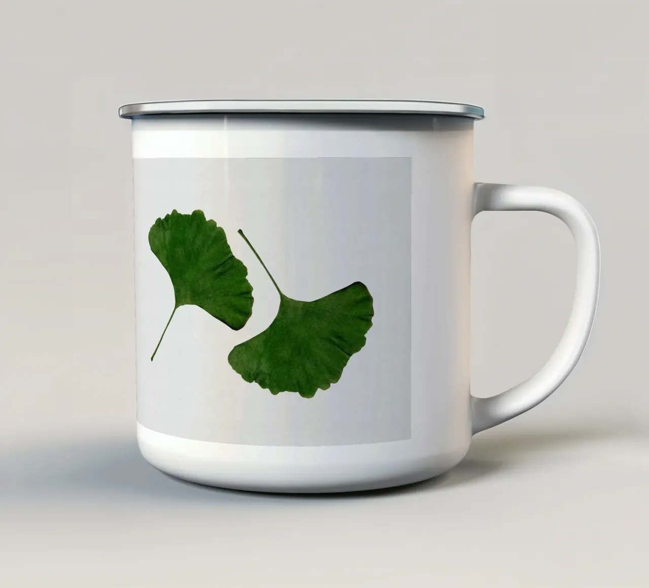 Foglia di ginkgo II tazza in smalto da Orara Studio