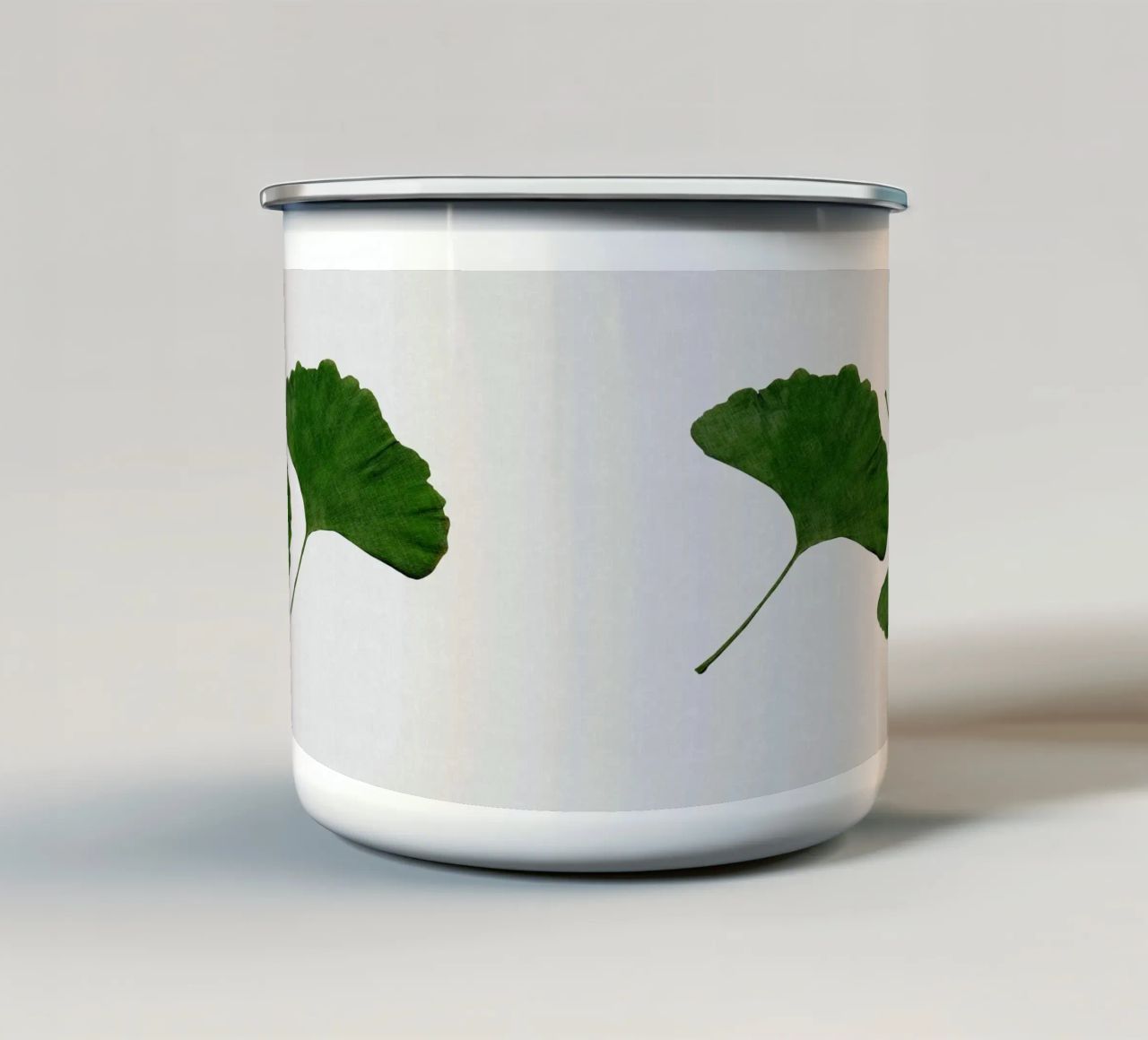 Foglia di ginkgo II tazza in smalto da Orara Studio