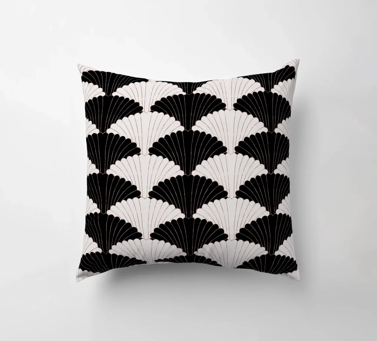 Art Déco in bianco e nero con riflessi dorati cuscino da CalliLetters