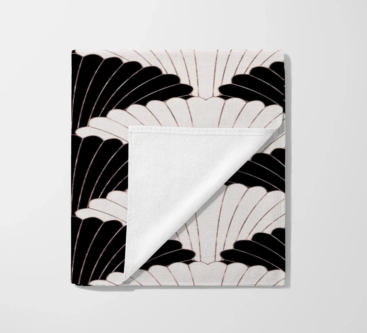 Art Déco in bianco e nero con riflessi dorati telo mare da CalliLetters