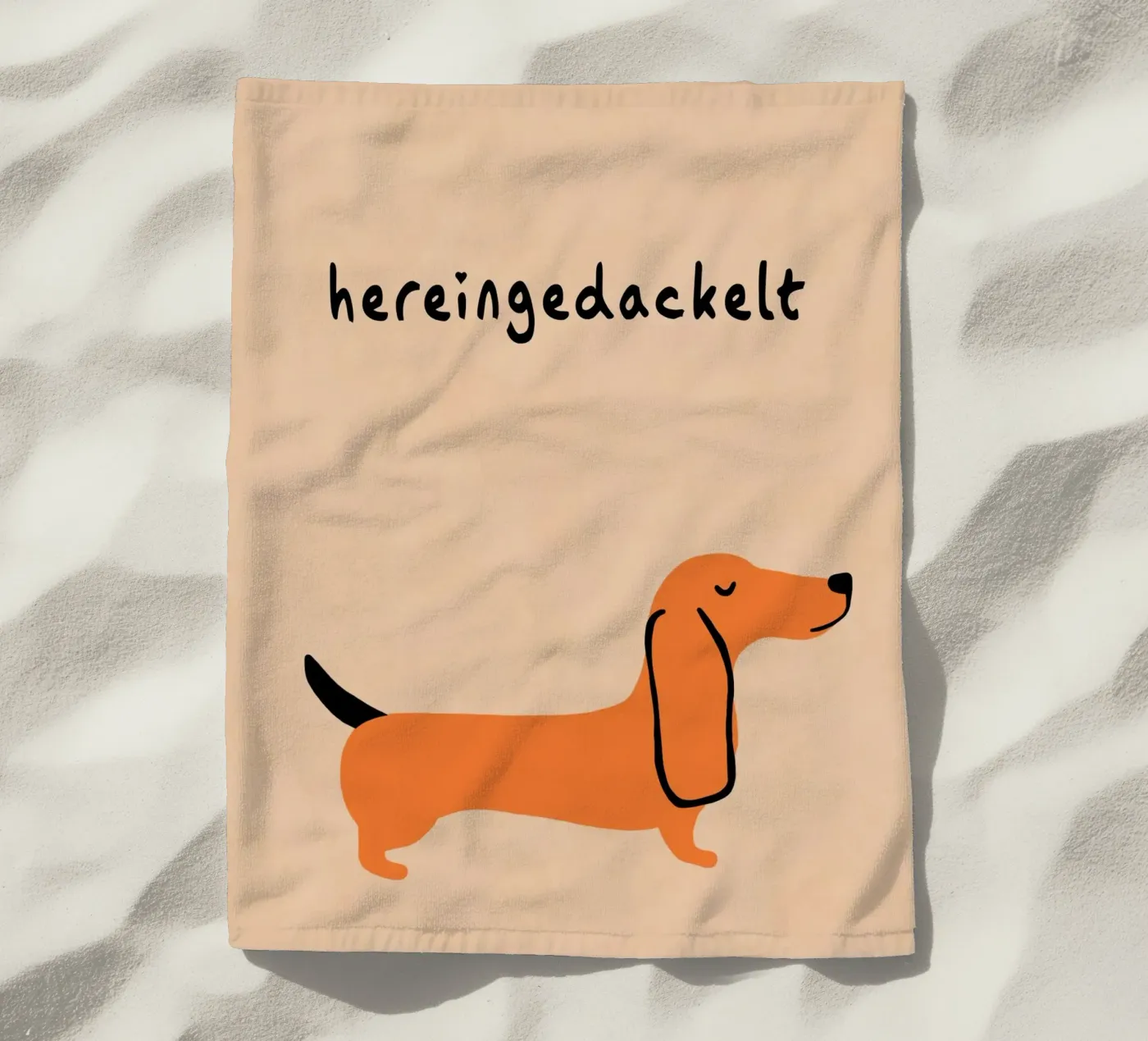 Hereingedackelt mit Humor Strandtuch von Carina Pop & Pastell