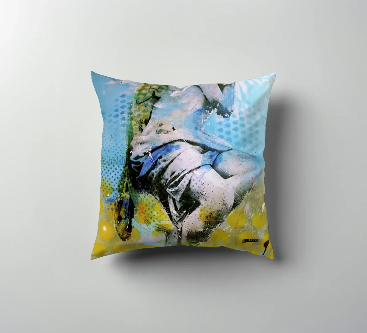 Angelito decorative cushion by Tameo