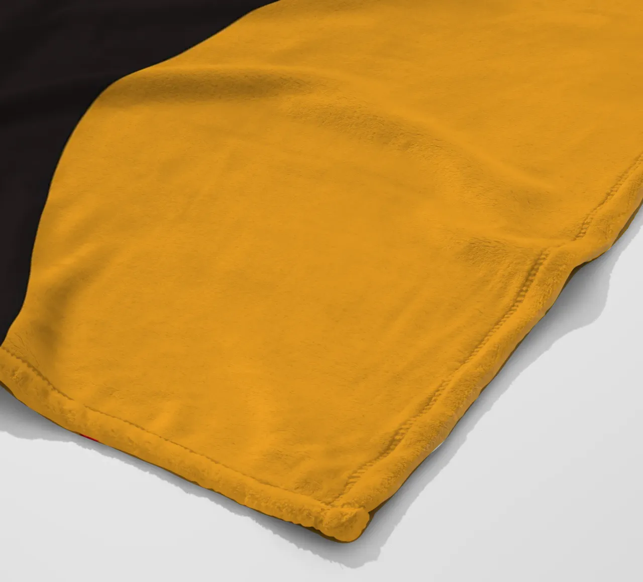 sagoma di artigli e unghie coperta in pile da SADELA